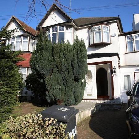 Oyo Timi Holiday Homes London Ngoại thất bức ảnh