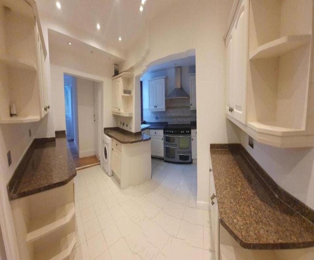 Oyo Timi Holiday Homes London Ngoại thất bức ảnh