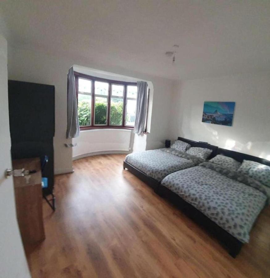 Oyo Timi Holiday Homes London Ngoại thất bức ảnh