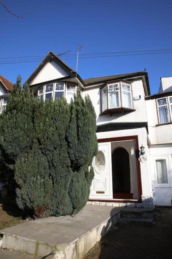 Oyo Timi Holiday Homes London Ngoại thất bức ảnh