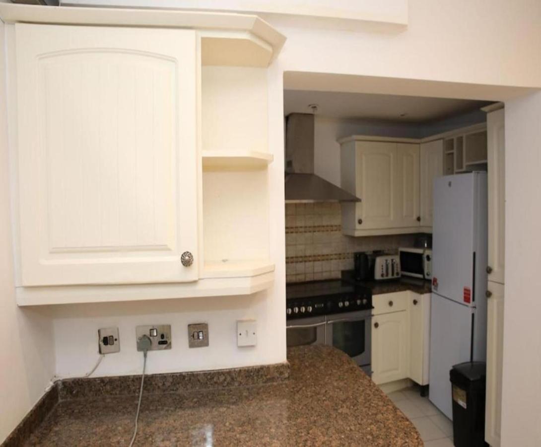 Oyo Timi Holiday Homes London Ngoại thất bức ảnh