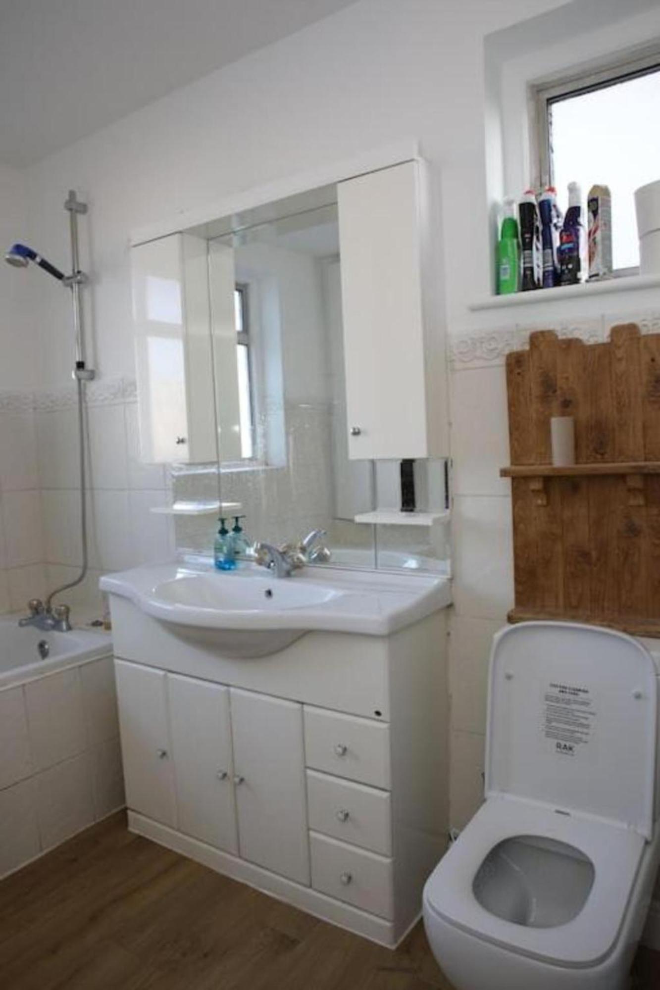 Oyo Timi Holiday Homes London Ngoại thất bức ảnh