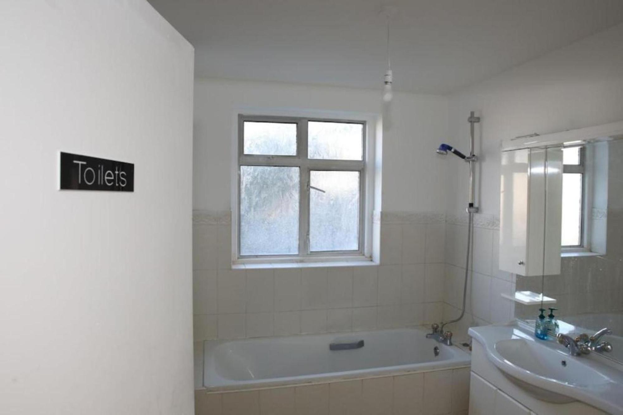 Oyo Timi Holiday Homes London Ngoại thất bức ảnh