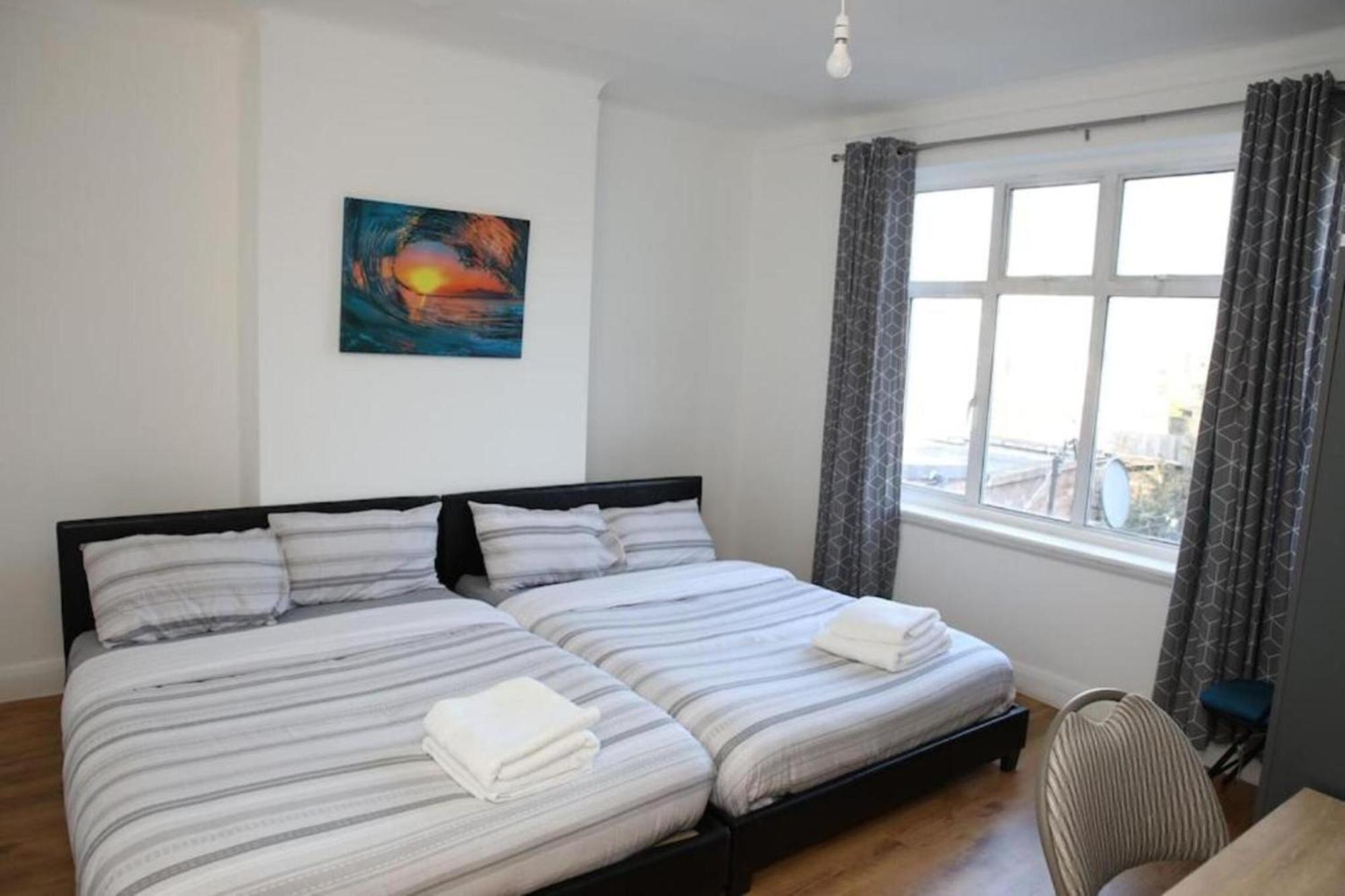 Oyo Timi Holiday Homes London Ngoại thất bức ảnh
