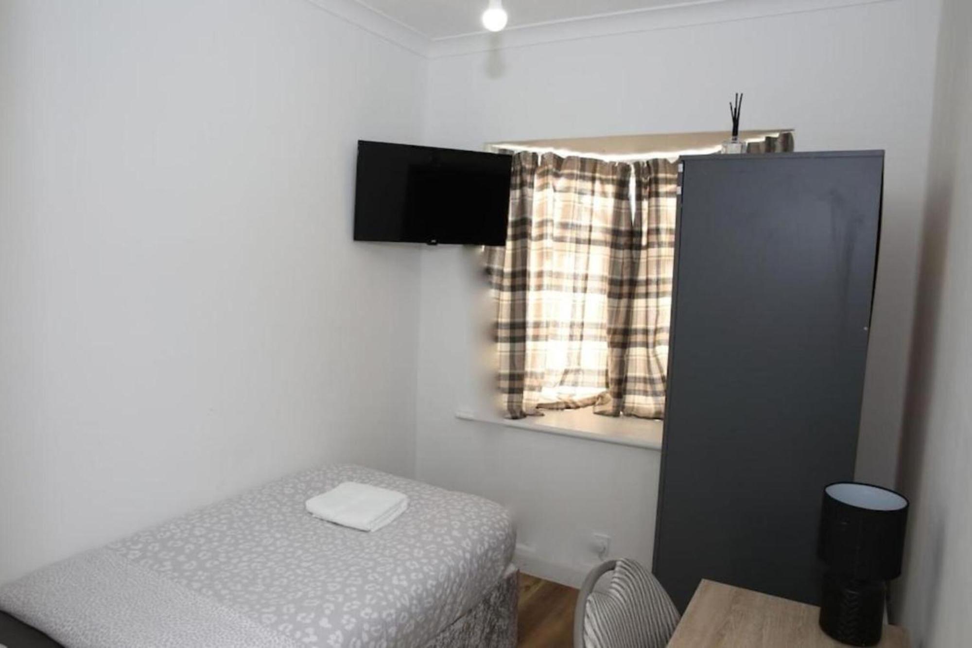 Oyo Timi Holiday Homes London Ngoại thất bức ảnh